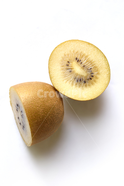 kiwi,half,white background,section,white,slice,gold kiwi,cropped,seeds,brown,vitamin,Seed,tasty,cut,seed,fruit,harp,yellow,golden kiwi,top angle,gold,Golden,topview,top view,Fruit,nature,food,Kiwi,dessert,goldkiwi,fresh,sweet