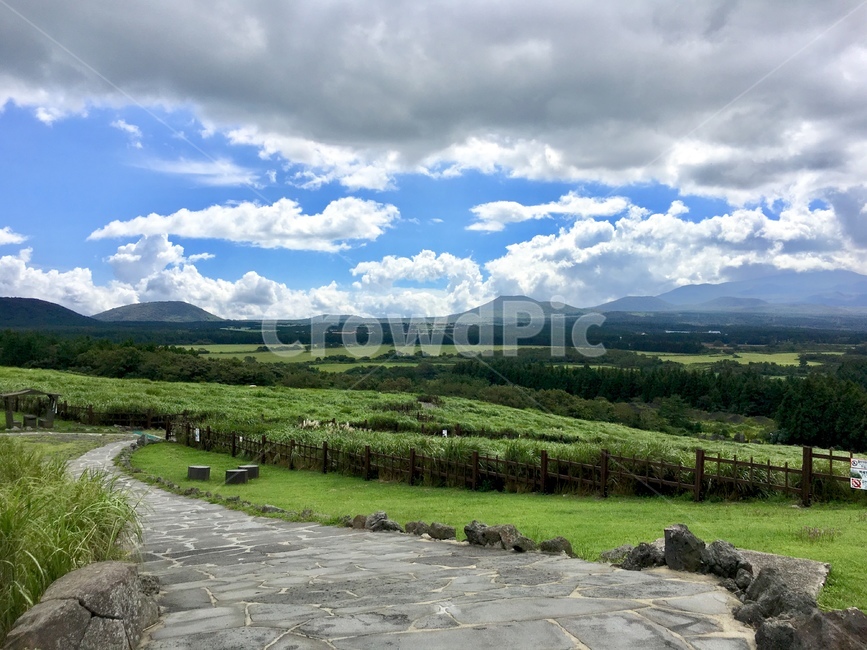 산굼부리,제주,제주도,풍경,자연,하늘,구름,sangumburi,jeju,jejuisland,landscape,nature,sky,cloud,초록,green,skyblue,돌길,한국,한국자연풍경,한국자연경관,korea,korealandscape,koreanaturelandscape,자연,풍경,nature,landscape,한국자연풍경,한국자연경관,korea nature landscape,제주도,jeju,jeju island,outdoors,옥외
