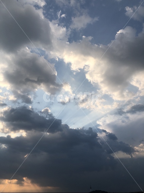 구름,일몰,먹구름,빛,노을,하늘,햇살,cloud,sunset,sundown,light,eveningglow,sunlight,sunshine,sunbeam,darkcloud,blackcloud,sky