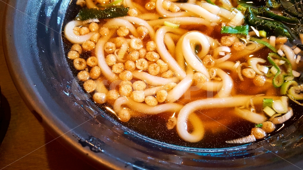 음식,우동,일식,일본음식,면,그릇,국물,맛있는,누들,면요리,요리,따뜻한,가을,겨울,겨울음식,식사,면발,noodle,udon,japanese,cuisine,soup,warm,cooked,background,배경,음식,식재료,요리,food,cook,meal,dishes,food reserves,일식,일본음식,일본요리,Japanese food,Japanese dishes,Japanese meal,Japanese cook