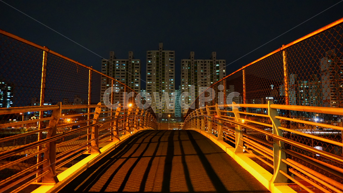 중랑천,야경,불빛,하천,다리,물결,nightscene,light,river,steam,bridge,야경,밤,풍경,nightscape,night,landscape,도시,city,handrail,난간,banister,railing,building,건물