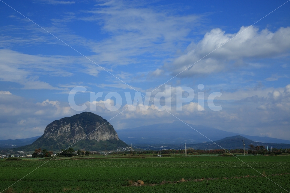 제주,서귀포,산방산,뭉개구름,파란하늘,풍경,자연,자연,풍경,nature,landscape,한국자연풍경,한국자연경관,korea nature landscape,제주도,jeju,jeju island,outdoors,옥외,weather,날씨