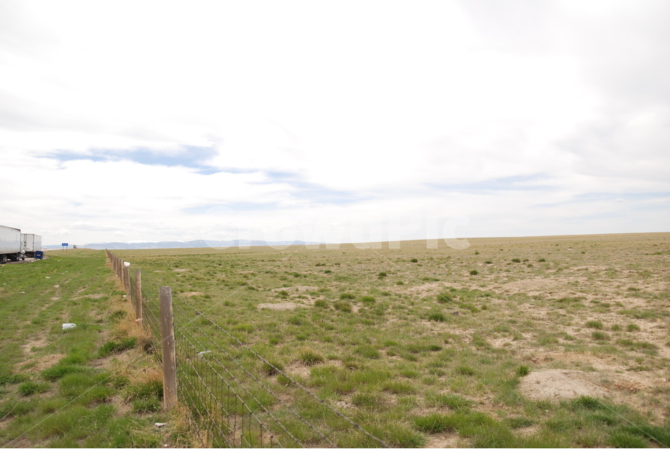들판,들,초원,하늘,트럭,차,울타리,풀,구름,field,prairie,grass,land,meadow,sky,cloud,vast,truck,cars,fence,fencing,미국,america