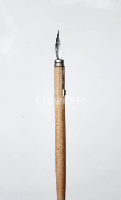 펜,펜촉,미술도구,우드,우든,금속,스틸,미술,미술용품,도구,펜화,손잡이,흰배경,갈색,브라운,하얀색,흰색,화이트,나무,사물,물건,오브젝트,thing,object,matter,누끼,remove background