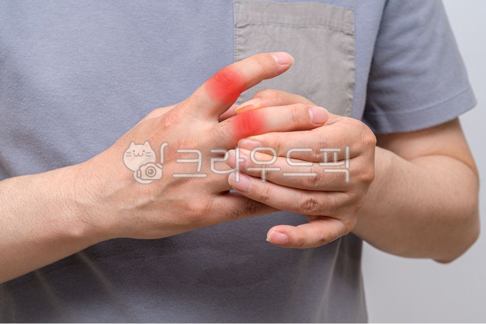 손가락마디통증,관절염,손가락,류마티스관절염,통증,마디,남성,손,손목,치료,류마티스,남자,관절,고통,의학,의료,물리치료,질병,염증,건강,사람