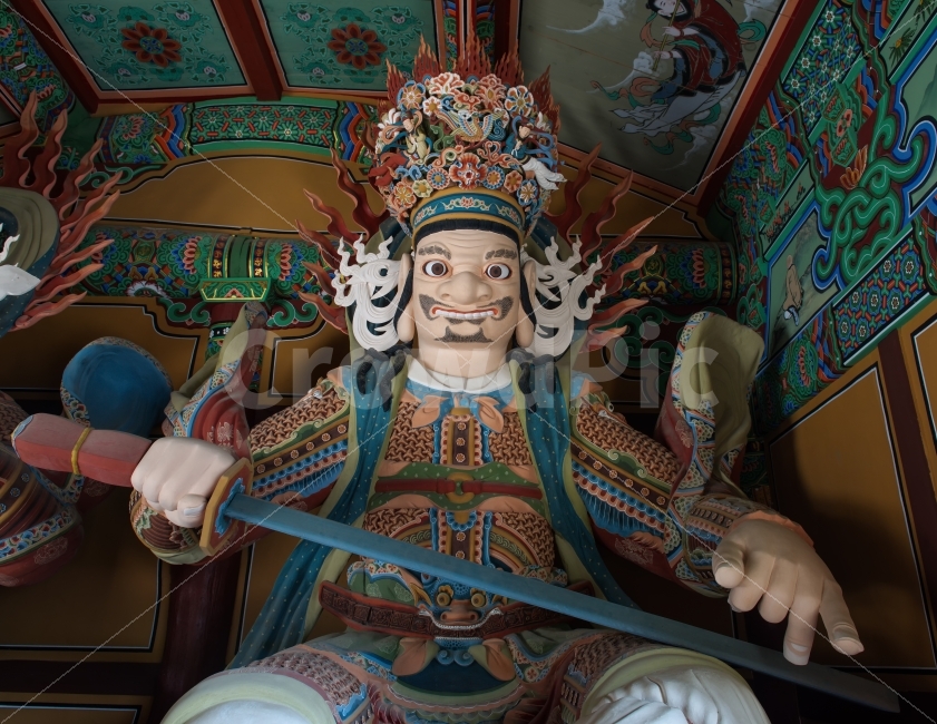 사천왕,사천왕상,도량,사찰,문화유산,배경,전통,절,경치,조용,정적인,건물,건축,보전,오래된,목조,문화,역사,한국,동양,문화재,단청,화려,위엄,지국천왕,종교,조각상,동상,석상,조형물,statue,bronze statue,stone statue,종교,신앙,religion,belief,faith