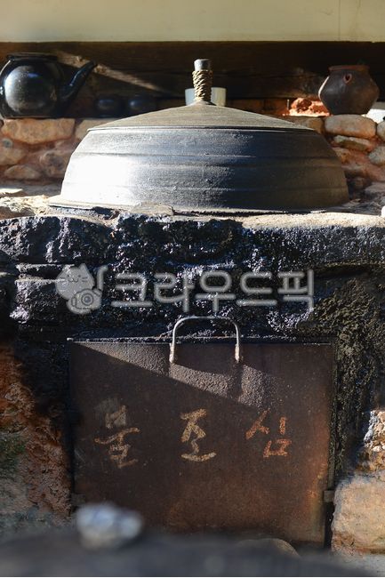 아궁이,전통적인,불조심,한국의미,한국문화,부뚜막,옛날부엌,부엌,민속촌