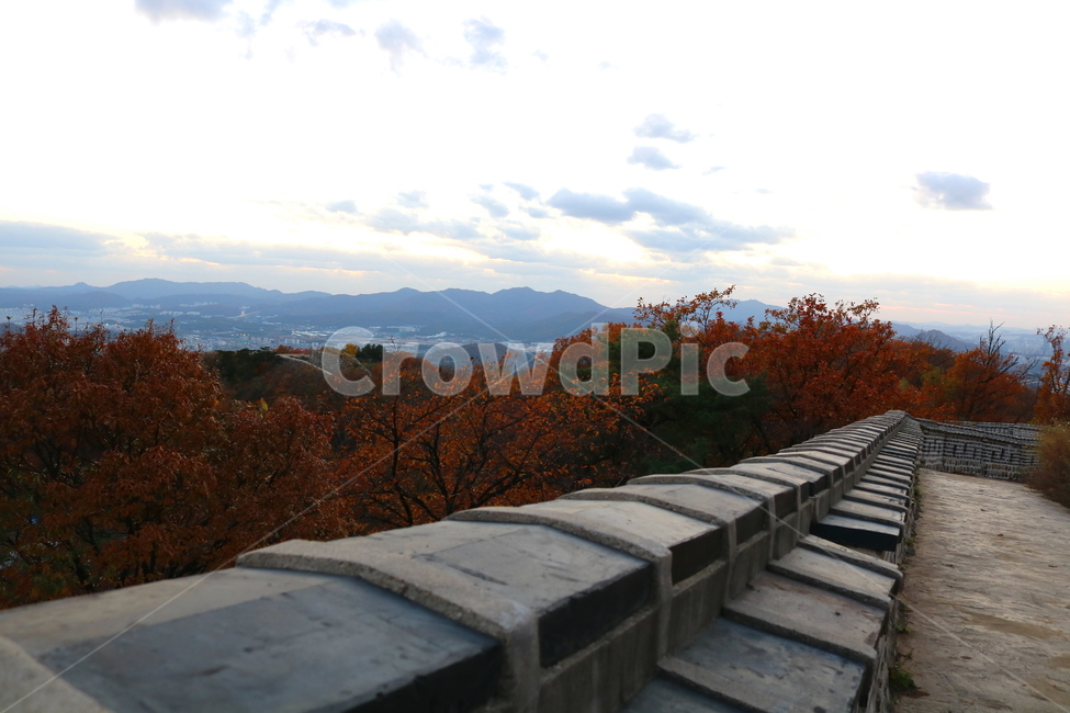남한산성,산성,성벽,자연,풍경,산,가을,단풍,나무,공원,가을,계절,fall,autumn,season,한국전통,한국문화,korean traditional,korean culture,건축물,건물외관,exterior,building,structure,architecture,construction