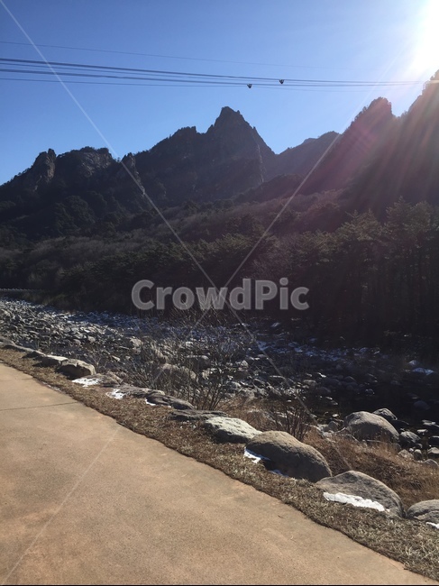 산,나무,길,햇빛,풍경,자연,풍경,nature,landscape,gravel,자갈,road,도로,dirt road,흙길