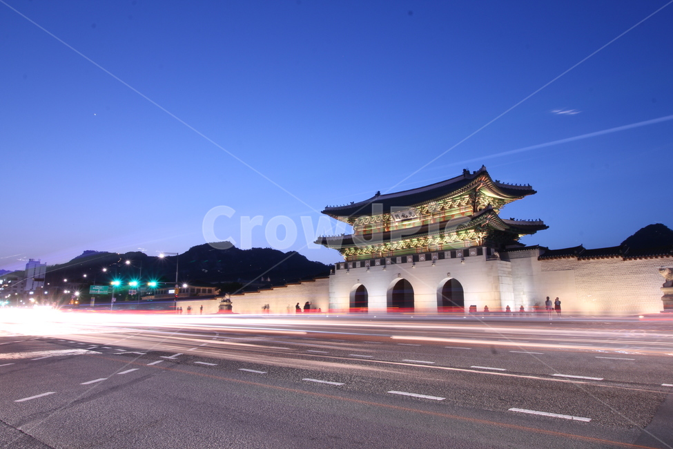 서울,경복궁야간개장,경복궁,광화문,전통궁,전통,한국전통,밤,야경,풍경,nightscape,night,scape,koreantraditional,koreanculture,랜드마크,landmark,장노출,야경,밤,풍경,nightscape,night,landscape,한국전통,한국문화,korean traditional,korean culture,랜드마크,landmark,tourist attraction,한국랜드마크,한국관광지,한국명소,korea landmark,korea tourist attraction,교통,교통수단,traffic,transportation,architecture,건축물,building,건물,shrine,신사,pagoda,탑,worship,예배,temple,신전
