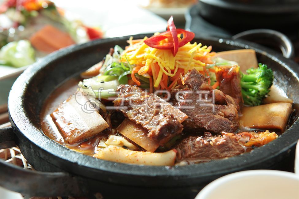 beef ribs,Korean cuisine,restaurant,Korean,rib,Korean beef,food,meal,Korean beef ribs,Korean beef rib stew,Beef rib stew,Korean food,meat,traditional food,Galbijjim