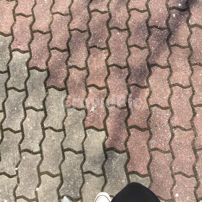 벽돌,바닥,땅,신발,길,길거리,보도블럭,갈색,회색,규칙적,규칙적무늬,무늬,패턴,원본