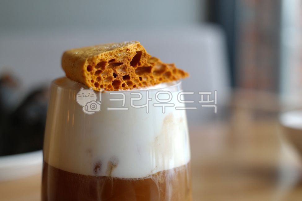 Coffee Shop,whipped cream,latte,beverage,Dalgona,Dalgona Latte,dalgonalatte,coffeeshop,cream,Latte,menu,drink,cafe,coffee,whippedcream,sweet,sugar,dalgona