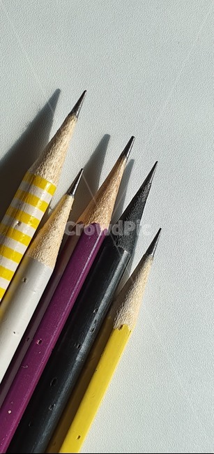 필기구,나무,흑연,연필심,object,sharp,equipment,art,drawing,isolated,tool,draw,write,design,graphite,background,office,work,white,simple,wood,tip,study,school,college,wooden,concept,lead,learn,graphic,color,pencil,연필