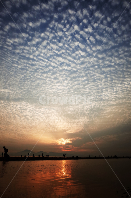다대포,노을,해변,하늘,sunset,양떼구름,풍경,가족,자연,풍경,nature,landscape,사람들,대중,군중,other people,crowd,인물실루엣,사람실루엣,character silhouette,human silhouette,sunlight,햇빛,outdoors,옥외,sky,일몰,dusk,황혼,dawn,새벽,red sky,붉은 하늘