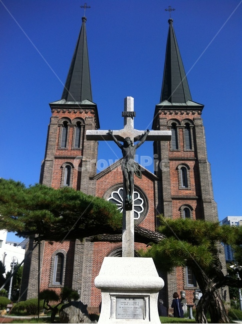 spire,첨탑,architecture,건축물,steeple,뾰족한탑,building,건물,대구,계산성당,성당,종교,십자가,예수상,종교,신앙,religion,belief,faith,건축물,건물외관,exterior,building,structure,architecture,construction