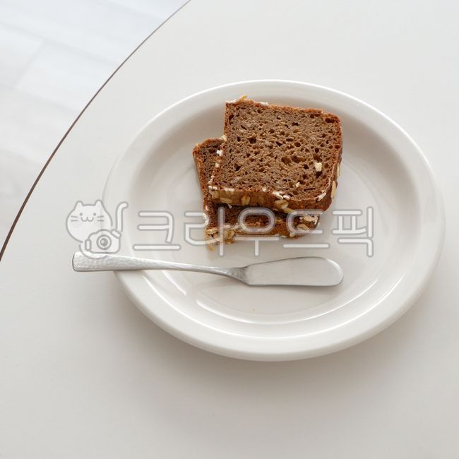 ceramic,tableware,bread,butter knife,plate,bowl,stainless,food,Rye bread,butterknife,table supplies
