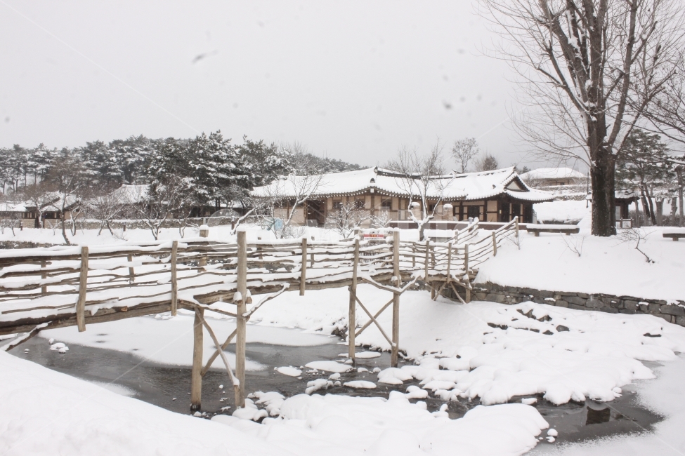 다리,눈,겨울,겨울풍경,추억,시골,겨울,계절,winter,season,시골,마을,풍경,landscape,country,rural,town,한국전통,한국문화,korean traditional,korean culture