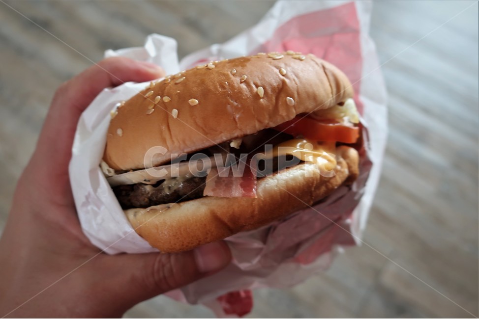 패스트푸드,햄버거,치즈,패티,햄버거빵,케찹,베이컨,토마토,음식,먹거리,간식,음식,식재료,요리,food,cook,meal,dishes,food reserves