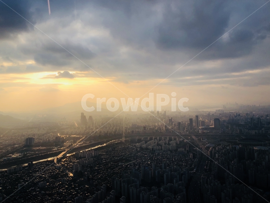 롯데타워,전망대,서울,건물,구름,도시,풍경,city,landscape,한국도시풍경,한국도시경관,korea cityscape,nature,자연,flare,플레어,light,빛,outdoors,옥외,경치