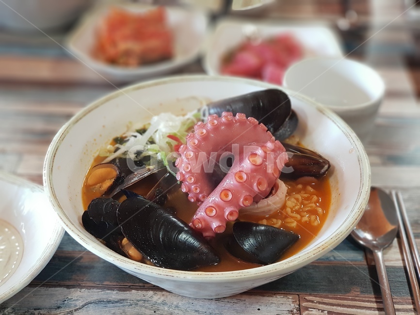 제주도,문어라면,문어,라면,해물라면,한끼,얼큰,food,음식,요리,식사