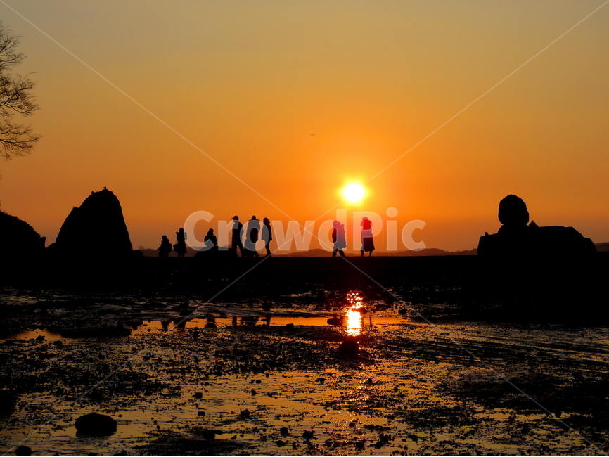 풍경,석양,노을,실루엣,사람들,바다,silhouette,자연,풍경,nature,landscape,사람들,대중,군중,other people,crowd,실루엣,그림자,silhouette,shadow,인물실루엣,사람실루엣,character silhouette,human silhouette,person,사람,human,인간,flare,플레어,light,빛,sunlight,햇빛,outdoors,옥외