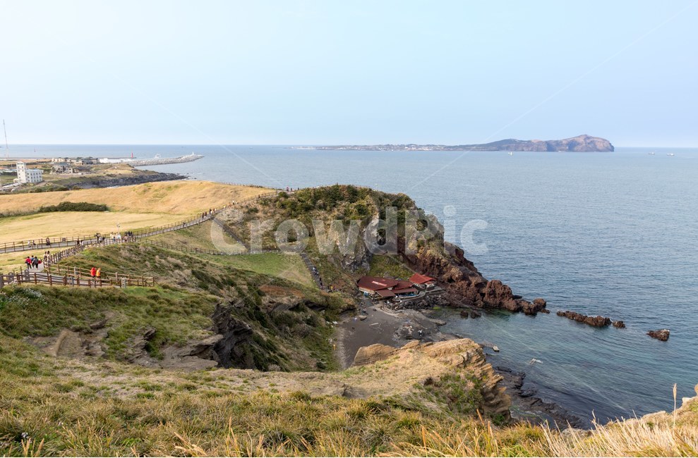 성산일출봉,제주,우도,제주풍경,바다,올레길,제주올레길,자연,풍경,nature,landscape,한국자연풍경,한국자연경관,korea nature landscape,제주도,jeju,jeju island,promontory,곶,outdoors,옥외,land,땅,sea,ocean,대양,water,물,shoreline,해안선