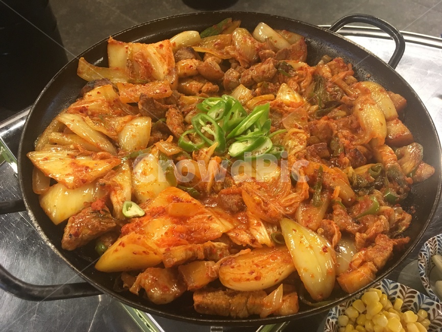 음식,food,돼지두루치기,돼지김치두루치기,dish,요리,meal,식사,스튜,stew,음식,식재료,요리,food,cook,meal,dishes,food reserves,한식,한국음식,한국요리,korean food,korean dishes,korean meal,korean cook