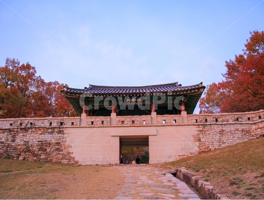 문경,고모산성,돌담,벽,성,castle,단풍,길,언덕,하늘,가을,한국전통,한국문화,korean traditional,korean culture,건축물,건물외관,exterior,building,structure,architecture,construction