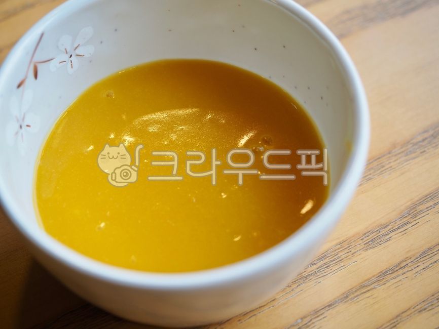 한국음식,죽,호박죽,호박요리,음식,전통음식,요리,아침식사,노란색,koreanfood,asianfood,pumpkinporridge,pumpkincuisine,food,traditionalfood,cooking,breakfast