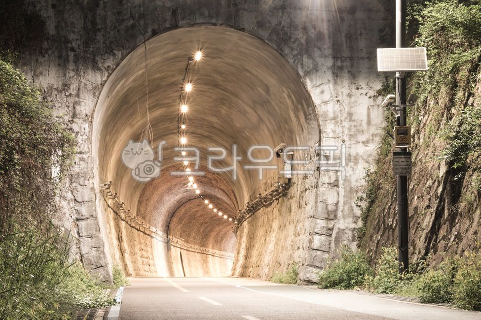 복도,터널,터널입구,자전거도로,야간,도로
