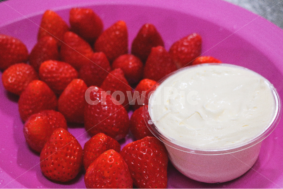 딸기,생크림,과일,음식,빨강,음식,식재료,요리,food,cook,meal,dishes,food reserves,과일,열매,fruit