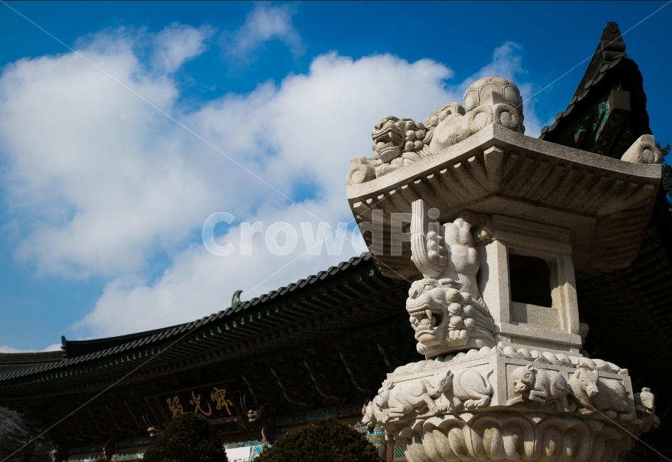 월정사,절,불교,석상,temple,조각상,한국전통,한국문화,korean traditional,korean culture,조각상,동상,석상,조형물,statue,bronze statue,stone statue,종교,신앙,religion,belief,faith,건축물,건물외관,exterior,building,structure,architecture,construction