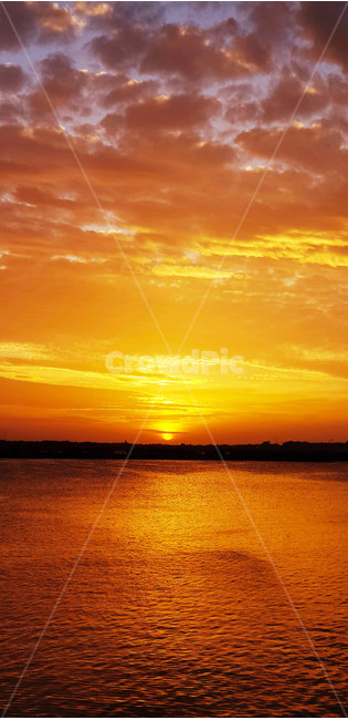 일몰,일출,바다,태양,하늘,주황,노랑,자연,풍경,nature,landscape,outdoors,옥외,sunlight,햇빛,sky,sunset,dusk,황혼,dawn,새벽,red sky,붉은 하늘