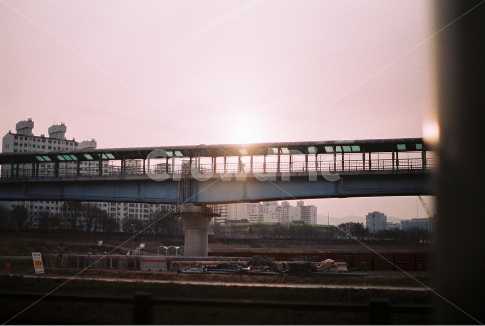 구일역,퇴근길,지하철역,1호선,oldplace,노을,겨울,길거리,석양,도시,풍경,city,landscape,한국도시풍경,한국도시경관,korea cityscape,road,도로,freeway,고속 도로