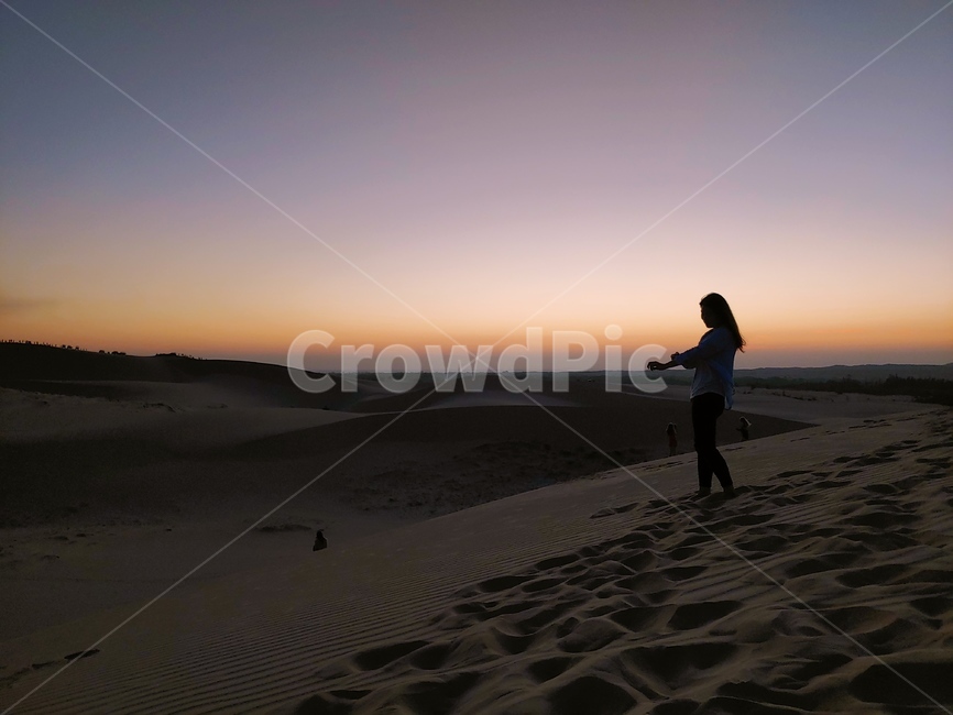 sand,모래,nature,자연,dune,모래언덕,사막,desert,sunrise,sunset,일출,일몰,person,사람,human,인간