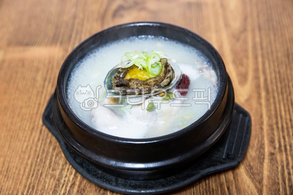 삼계탕,보양음식,닭요리,음식,요리,건강음식,보양식,닭,전통음식,인삼,전복삼계탕,전복,뚝배기,도자기,닭고기,samgyetang,chickendish,chicken,nourishingfood,healthfood,comfortfood,food,cooking,abalonesamgyetang,식사,meal,ttukbaegl,그릇,bowl,대추,jujube,먹거리,음식,식재료,요리,food,cook,meal,dishes,food reserves