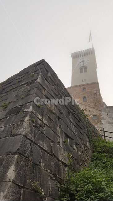 성,castle,깃발,flags,시계,clock,류블라냐성,ljubljanacastle,building,건물,건축물,건물외관,exterior,building,structure,architecture,construction