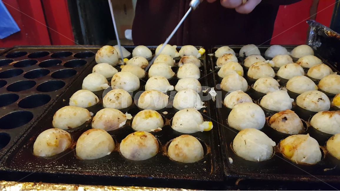 타코야키,타꼬야키,타코야끼,타꼬야끼,takoyaki,일식,japanese,분식,군것질,문어,밀가루,야채,채소,요리,조리,맛있는,맛있다,맛집,분식집,레시피,recipe,푸드,food,일상,데일리,daily,cook,cooking,cooker,일본요리,조리도구,사물,오브젝트,object,물건,도구,굽는,굽다,불에익는,불에익히는,불에굽다,불에굽는,불에익다,반죽,밀가루반죽,사람,손,사람손,꼬챙이,불판,음식,식재료,요리,food,cook,meal,dishes,food reserves,일식,일본음식,일본요리,Japanese food,Japanese dishes,Japanese meal,Japanese cook,디저트,간식,후식,dessert,snack
