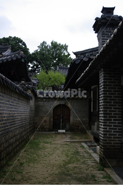 낙선재,창덕궁,고궁,한옥,전통가옥,기와지붕,건축,traditional,문,한국전통,한국문화,korean traditional,korean culture,랜드마크,landmark,tourist attraction,한국랜드마크,한국관광지,한국명소,korea landmark,korea tourist attraction,건축물,건물외관,exterior,building,structure,architecture,construction