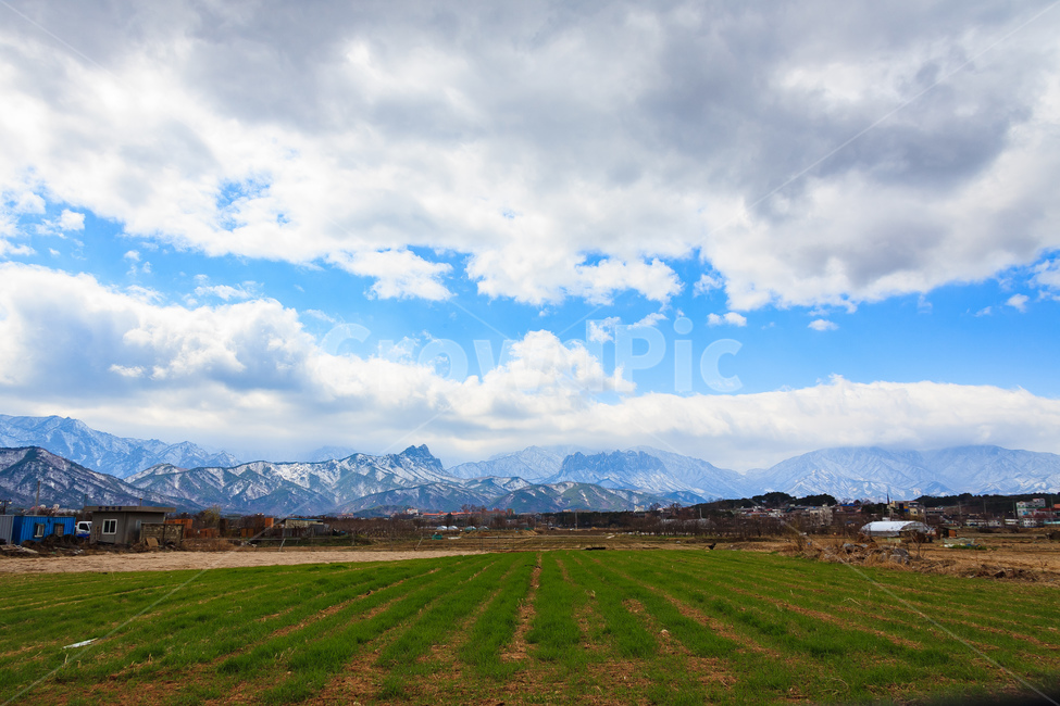 울산바위,속초,하늘,구름,산,자연,풍경,nature,landscape,한국자연풍경,한국자연경관,korea nature landscape,outdoors,옥외,weather,날씨,cumulus,적운,sky,cloud