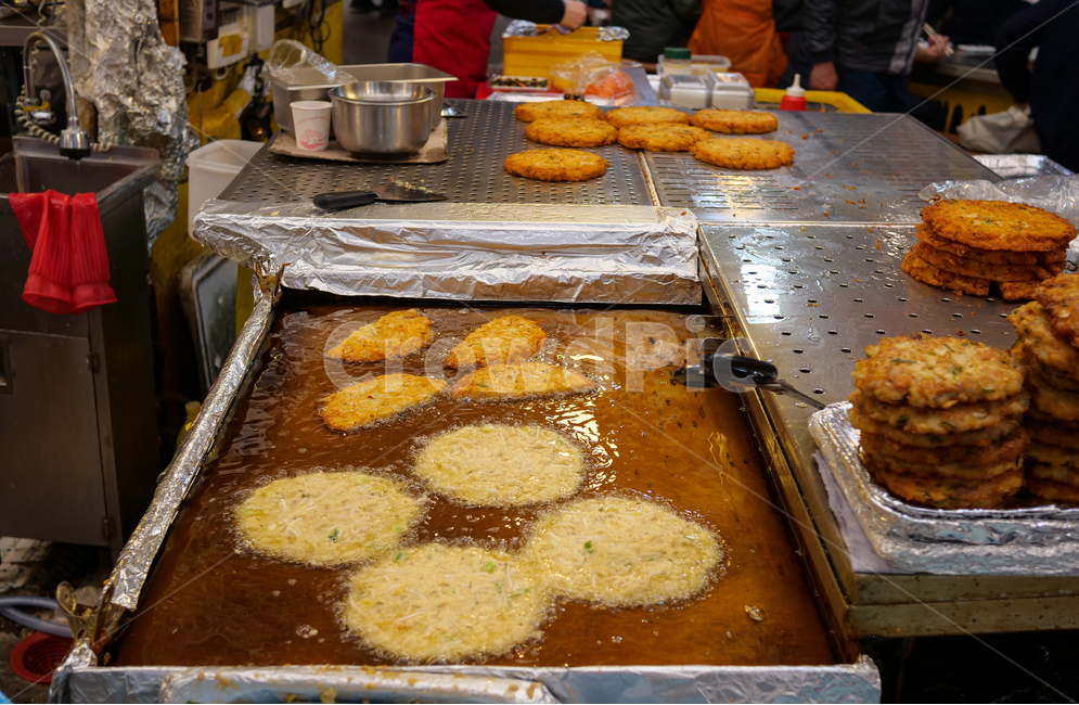 빈대떡,가래떡,튀김,광장시장,떡,맛있는,먹방,골목길,시장,마트,마켓,market,mart,market place,음식,식재료,요리,food,cook,meal,dishes,food reserves,한식,한국음식,한국요리,korean food,korean dishes,korean meal,korean cook,디저트,간식,후식,dessert,snack