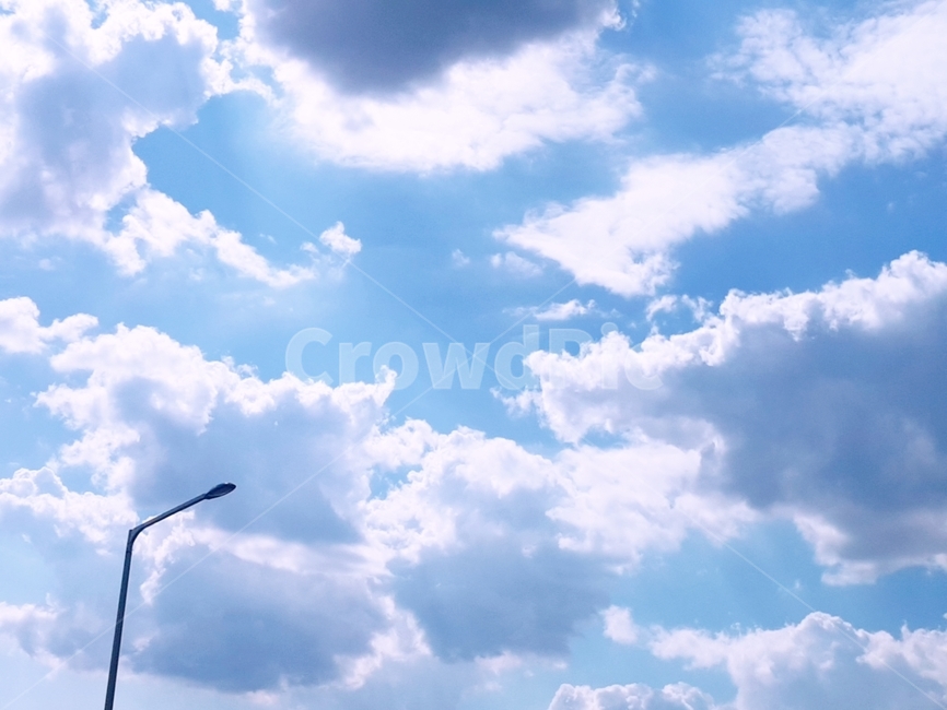 구름,cloud,전봇대,먹구름,하늘,sky,하늘색,파란색,맑은하늘