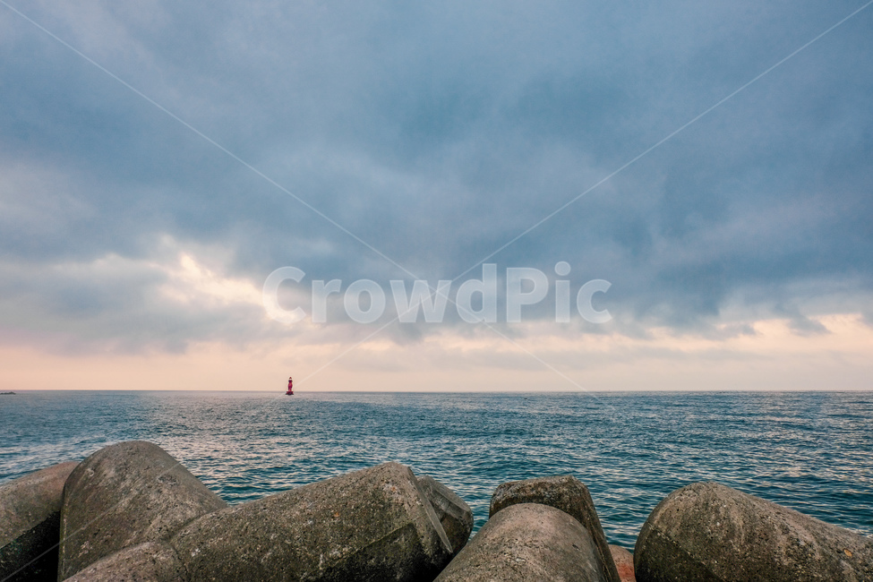 동해,묵호항,바다,방파제,등대,구름,여름,sea,강원도,하늘,자연,풍경,nature,landscape,등대,lighthouse,promontory,곶