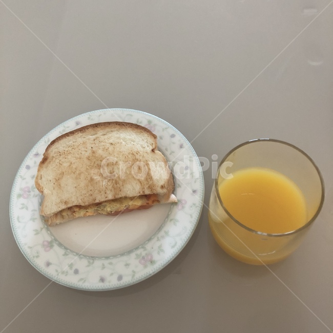 토스트,주스,접시,집,식탁,음식,식재료,요리,food,cook,meal,dishes,food reserves,아침식사,조식,브런치,breakfast,brunch