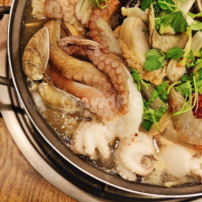 해물탕,낙지,해물탕사진,쭈꾸미,조개,음식,식재료,요리,food,cook,meal,dishes,food reserves,수산물,해산물,fishery products,seafood,한식,한국음식,한국요리,korean food,korean dishes,korean meal,korean cook