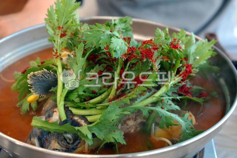 soup,hot,red pepper powder,pot,redpepperpowder,spicy stew,Korean food,ingredients,cooking,chopsueygreen,koreanfood,seafood,ingredient,Korean cuisine,Korean,spicy,food,meal,Mugwort,fish,crowndaisy,spicyfishstew
