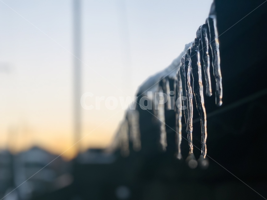 고드름,지붕,처마,겨울,노을,해질녘,얼음,icicle,ice,winter,roof,eaves,sunset,dusk,nightfall,겨울,계절,winter,season
