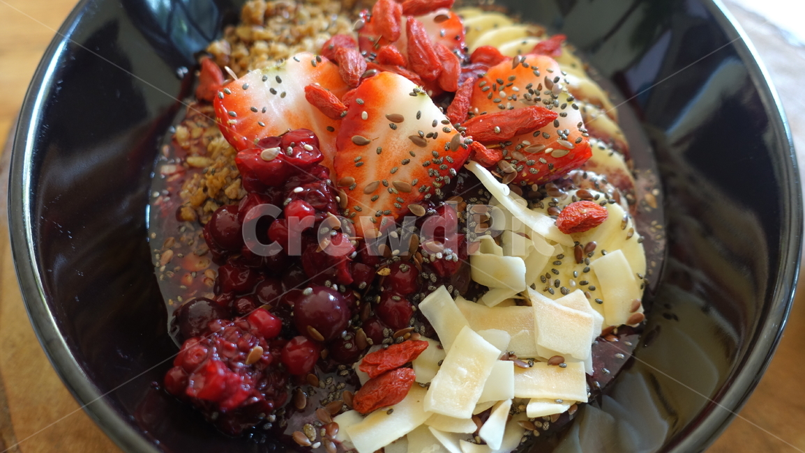 bowl,strawberry,딸기,스무디볼,햄프씨드,코코넛칩,아사이베리
