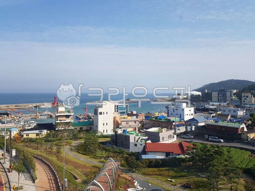 해안,마을,바다,바닷가,바닷가마을,해안도로,도로,자연,휴가,여름,하늘,구름,맑은하늘